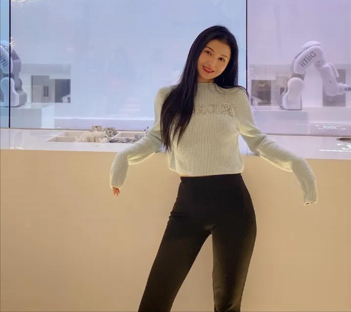 22岁网红钓鱼不慎身亡 (22岁网红钓鱼不慎中电身亡)