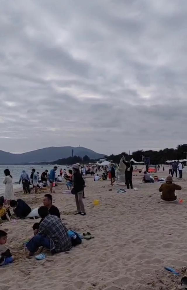 春节来三亚，他们后悔了：除夕在堵车中度过，菜市场买海鲜被要430元加工费