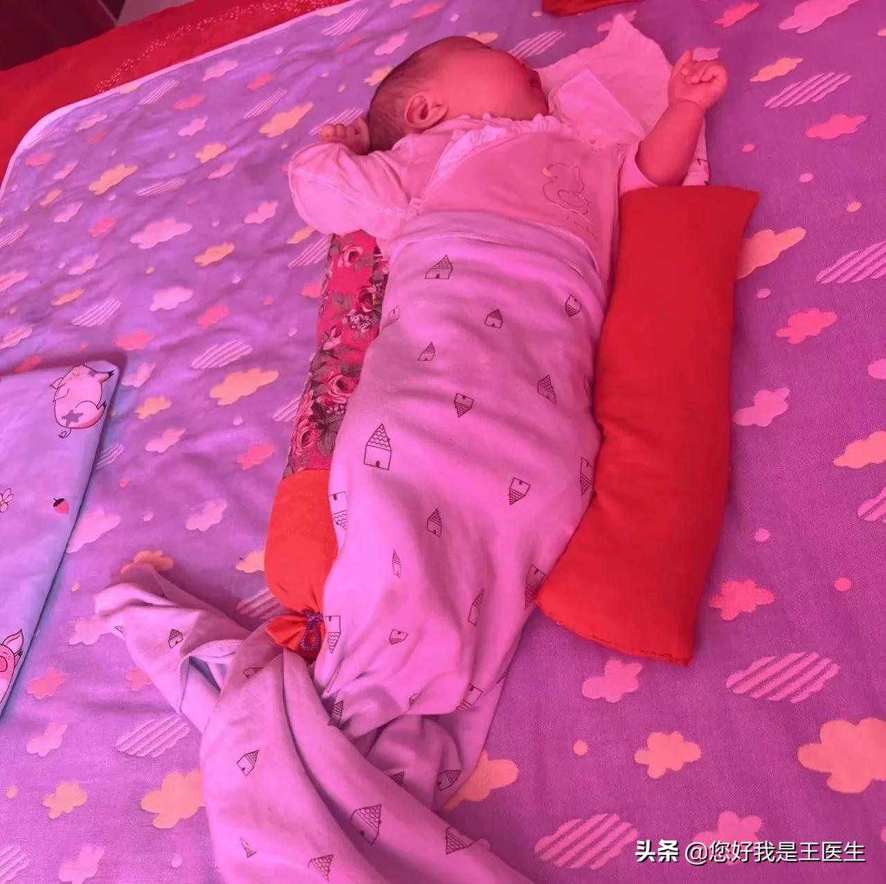 一个月的宝宝睡觉头总是歪过一边,宝宝睡觉头老是歪向一边怎么办