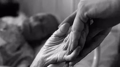 医生劝家属放弃治疗,icu家属放弃治疗后医生怎么做