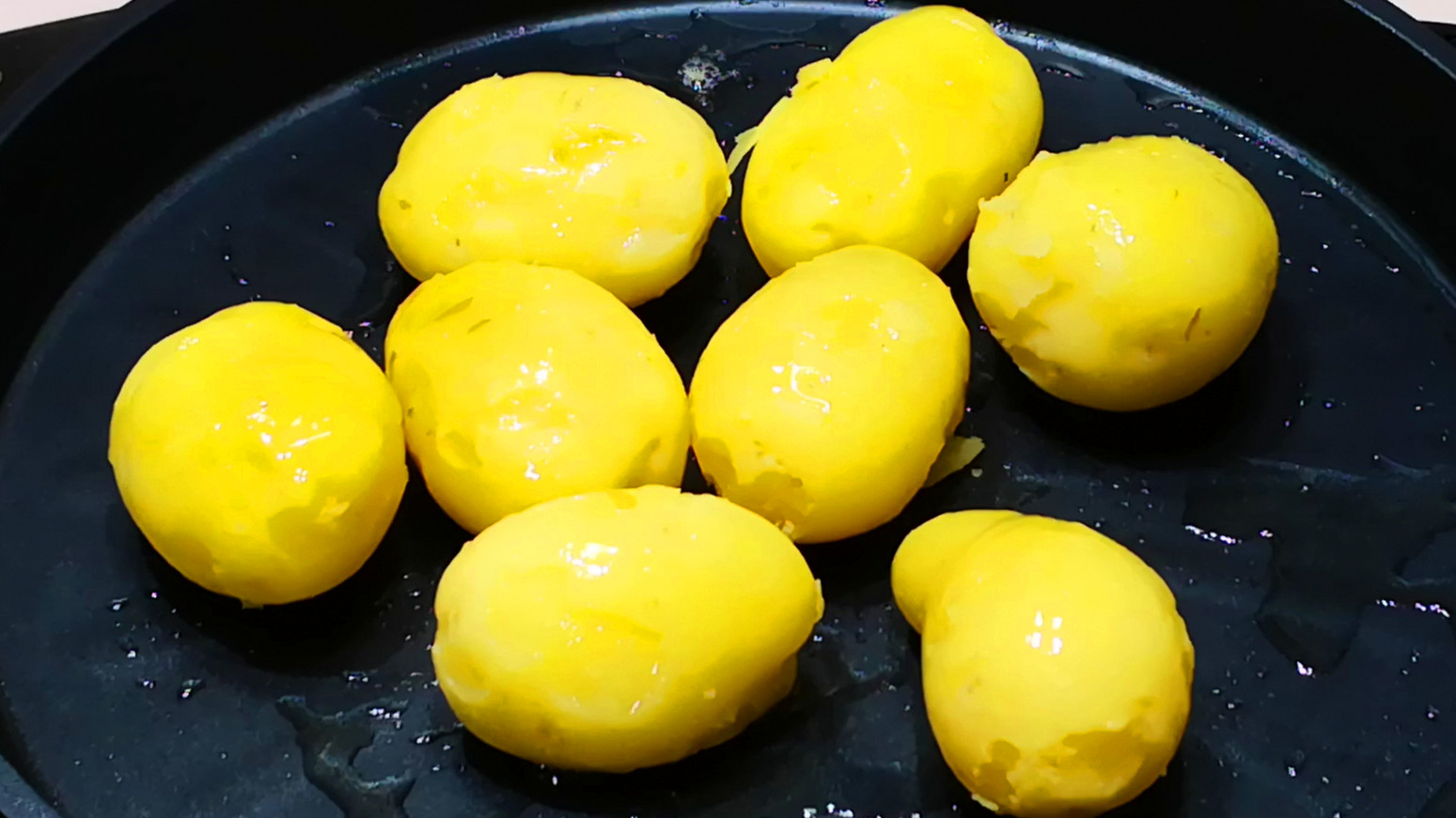 如何储存土豆放置时间长不发芽,刚切好的土豆怎么保存