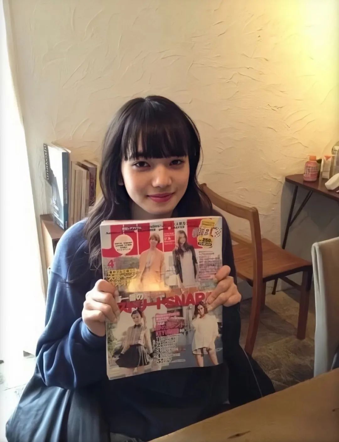 2021减龄最火发型齐刘海,减龄短发18岁