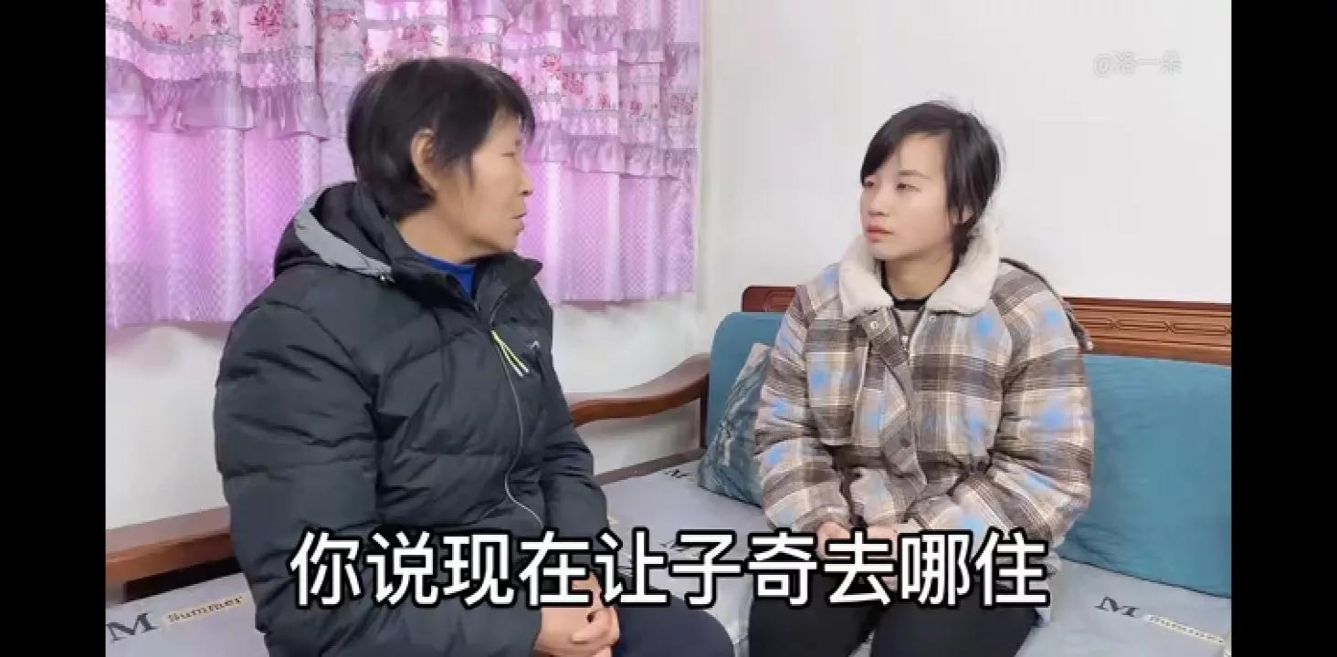 一朵家庭陷内战，万千友友被朵玩，实为视频留悬念，友友眼泪真贱