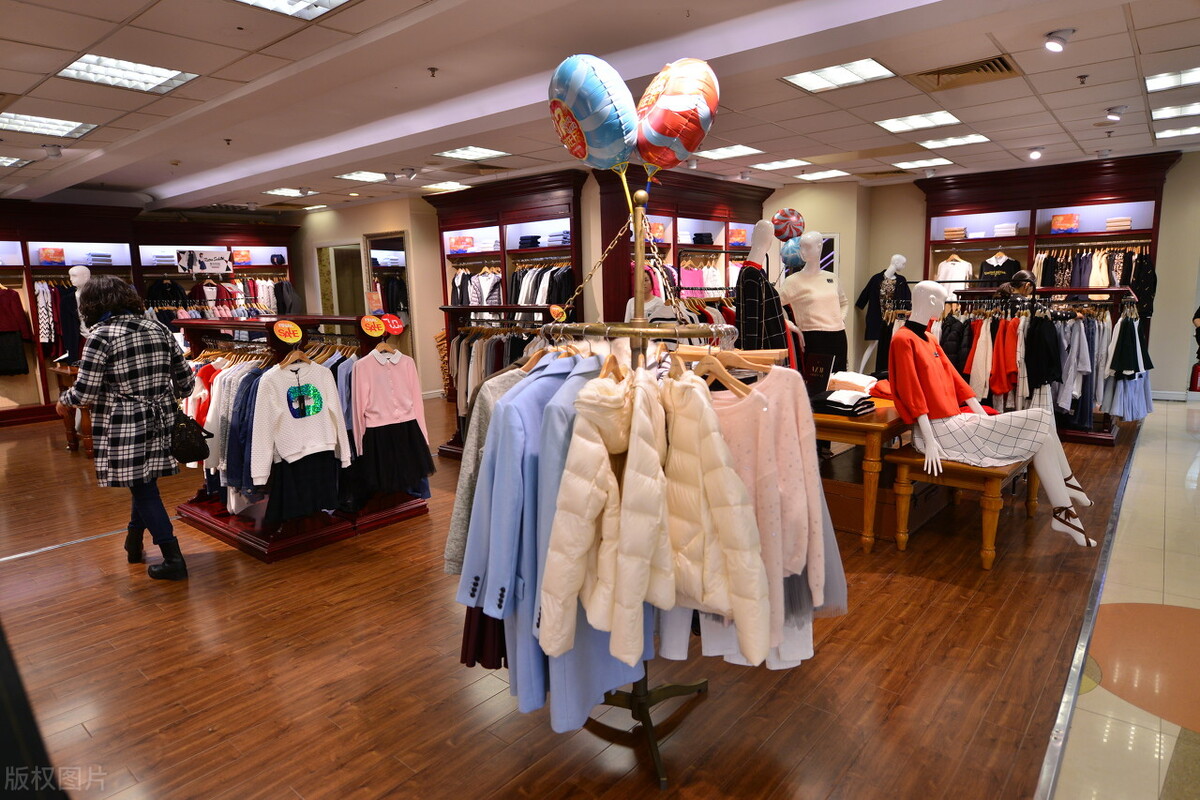 拉夏贝尔时尚品牌,拉夏贝尔破产为什么网上还有卖