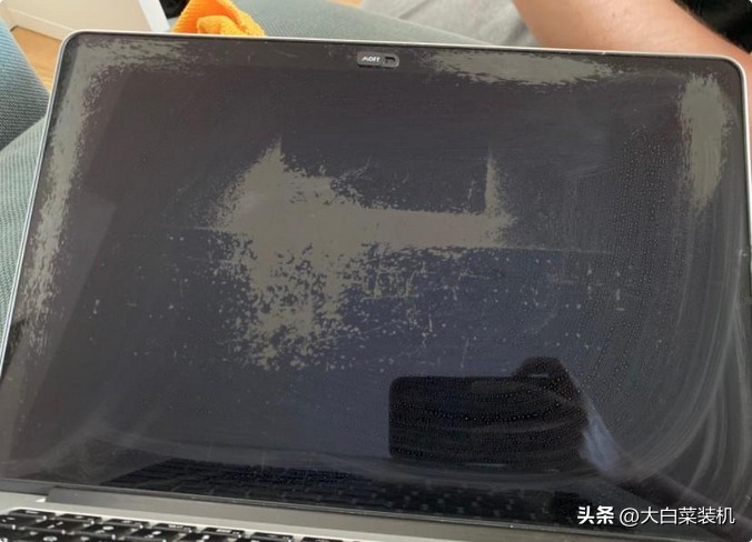 电脑屏幕脏了用酒精擦了会怎么样,电脑屏幕脏点用酒精擦不掉怎么办