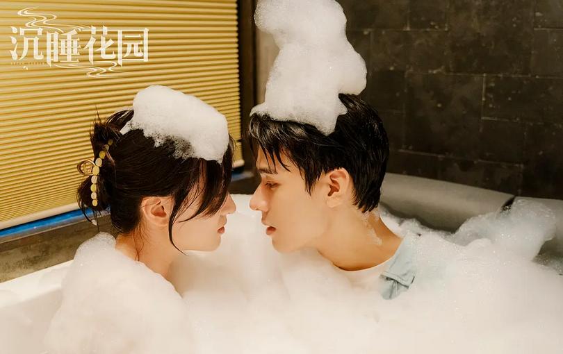 龚俊抵达韩国人气爆棚，机场拥堵粉丝尖叫，多部剧曾在韩热播