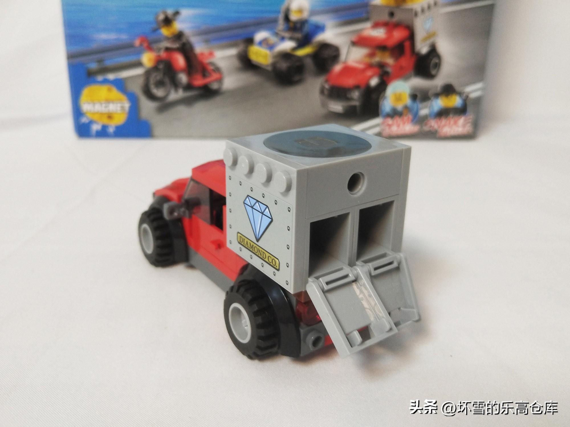 带磁铁的乐高,乐高60243警用直升机拼装视频