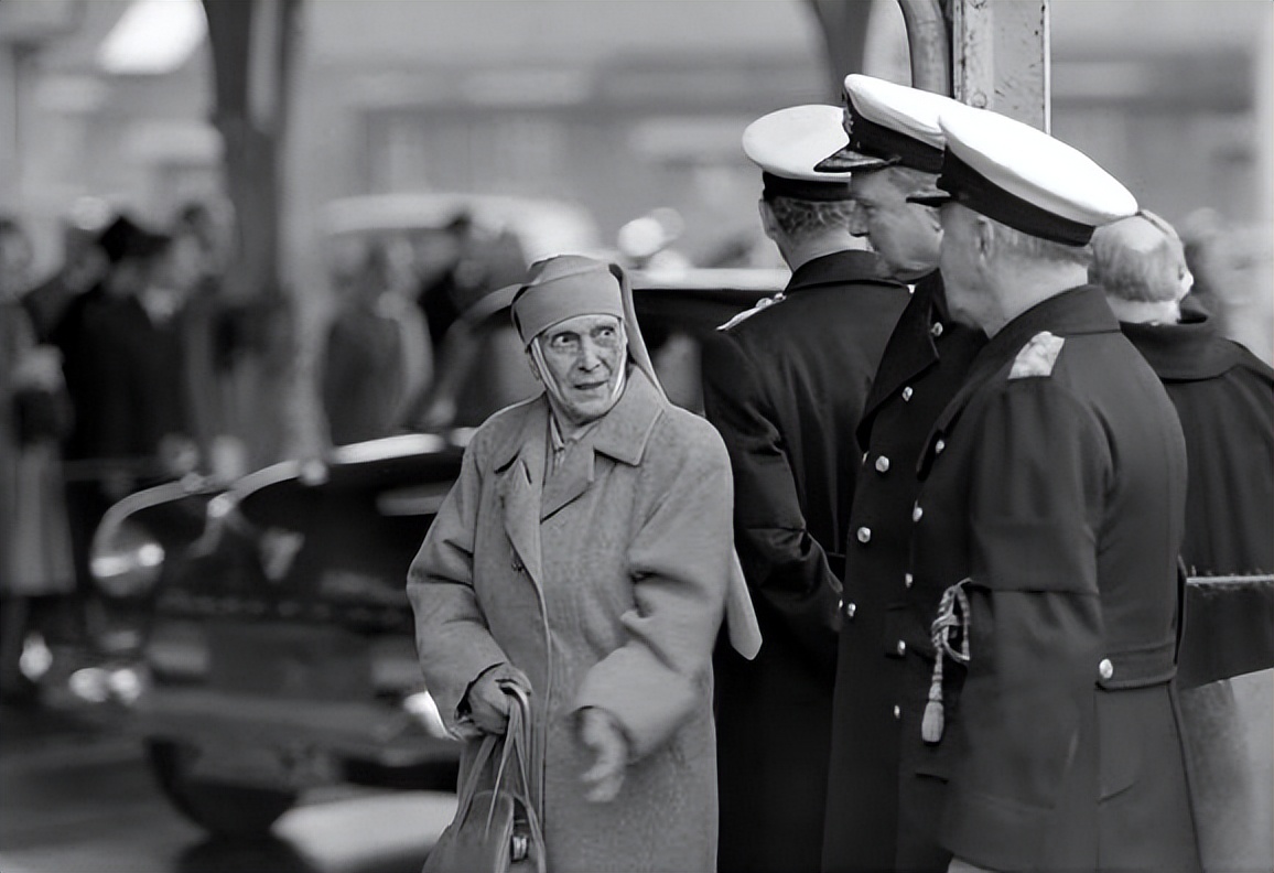 菲利普亲王的苦命母亲,菲利普亲王苦命却伟大的母亲