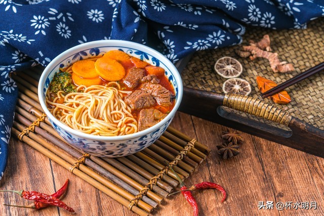 妈宝男每月上交工资,工资交给婆婆的妈宝男怎么处理