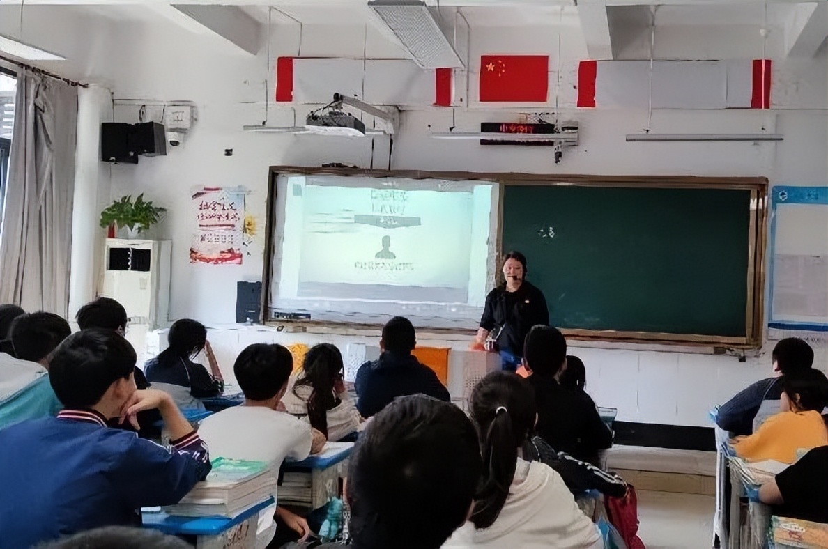 万州三中江南校区最近视频,万州第三中学江南校区