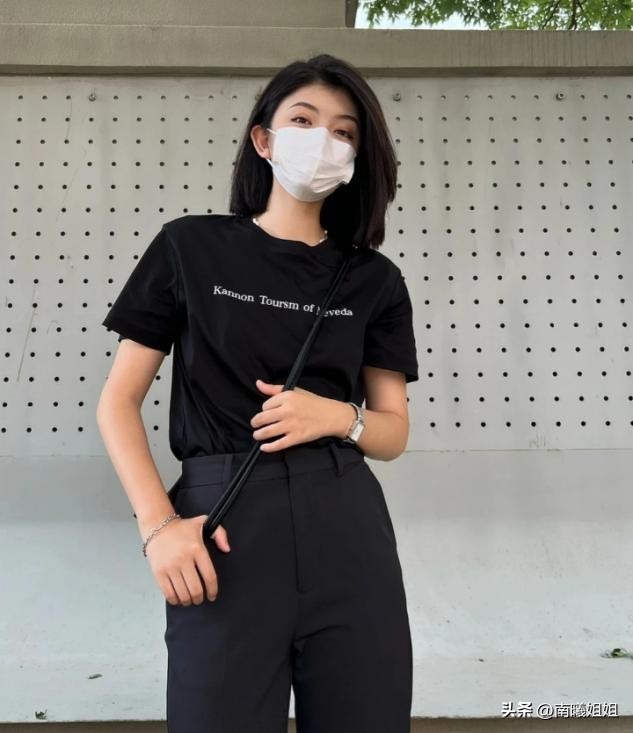 裙裤洋气减龄清凉短袖t恤百搭,2022潮款洋气t恤配背带裤