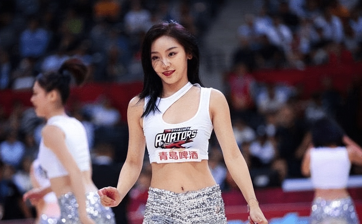 宋小粤和黄逸辉,cba啦啦队黄逸辉vs宋小粤