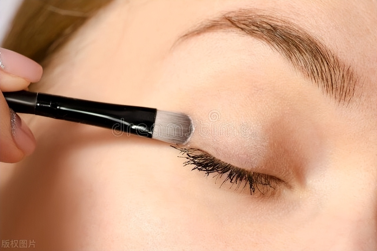 眼妆彩妆推荐新手教程图解,眼妆细节化妆教程你get到了吗