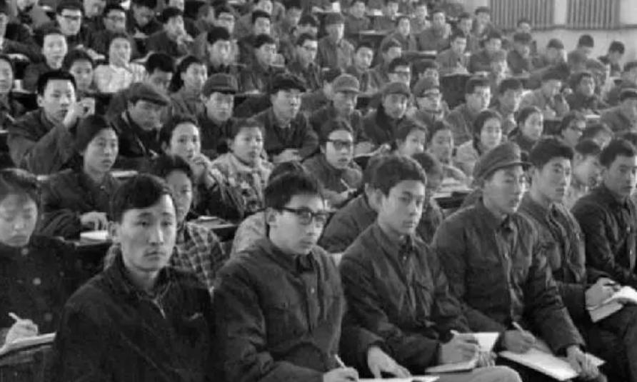 恢复高考第一年文科女状元,恢复高考后第一女状元