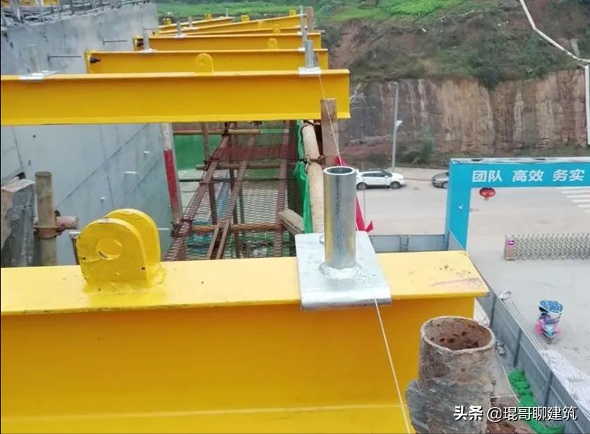 新型悬挑架全套图纸大全集,新型悬挑架半预埋和穿墙哪个安全