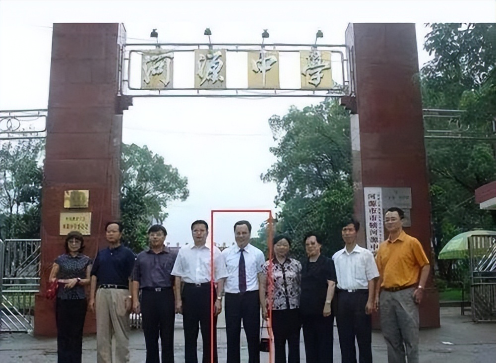 刚当首富三个月，千亿王国就崩了，最惨中国首富真是个大忽悠？