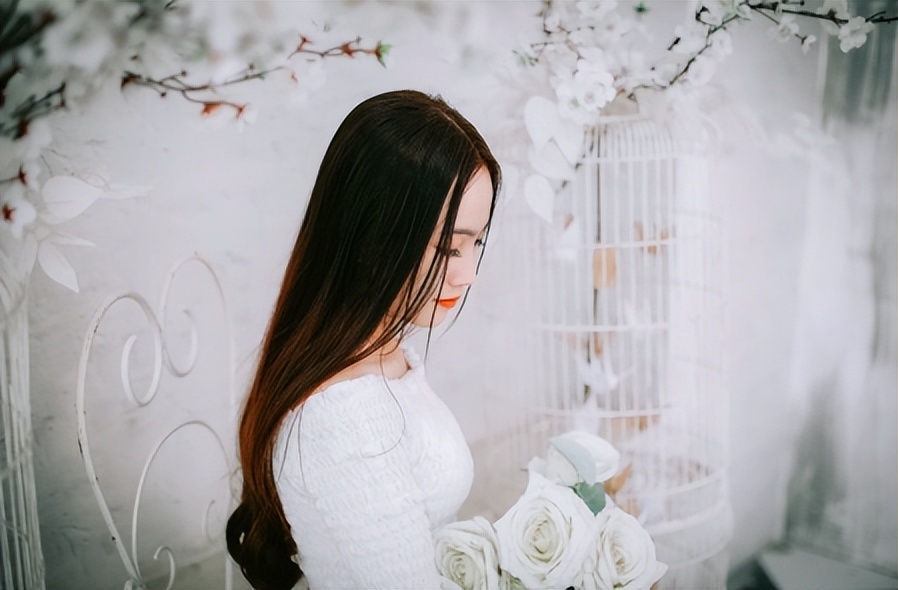 喜欢的女孩子跟你要钱怎么办最好,刚认识的女生要红包怎么回复她