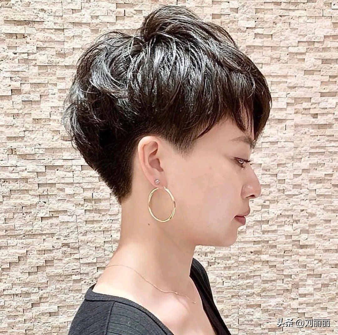 波波头挑染造型怎么搭配,减龄波波头烫发发型