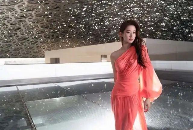 刘亦菲阿联酋代言视频,刘亦菲阿联酋拍广告