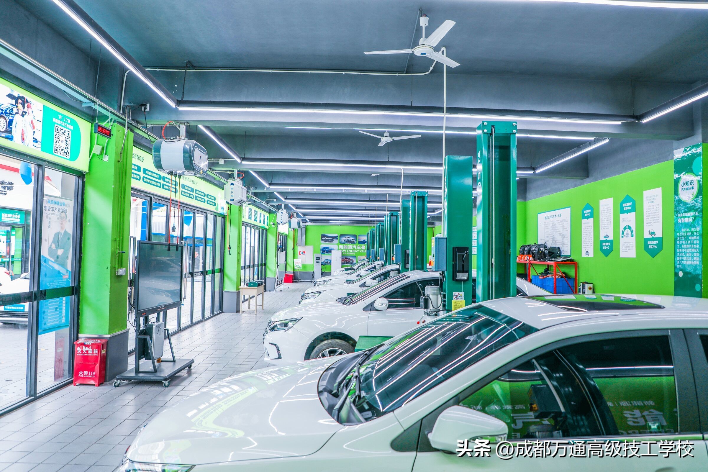 新能源汽车技术专业就业前景如何,初中毕业学新能源汽修专业怎么样