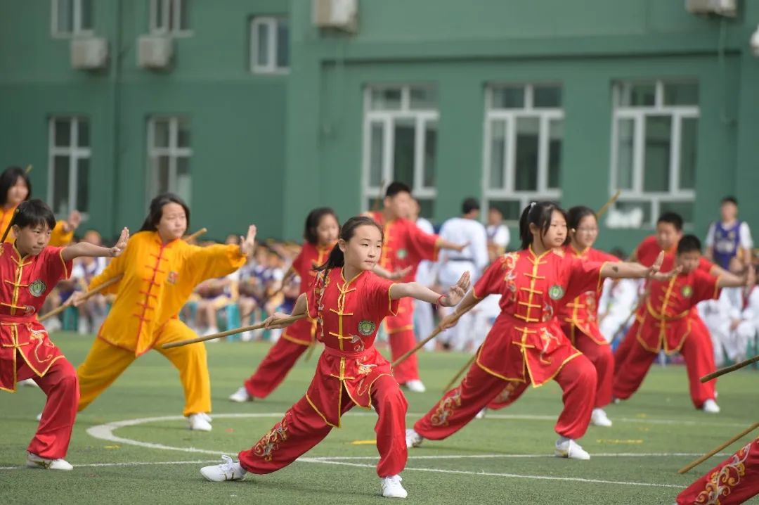 两千学生霸气登场的中杉金杉树体育节！泰酷辣！