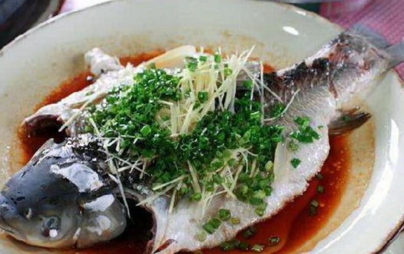 女子自曝结婚10年仍习惯住娘家，看到桌上的菜，网友：换我也一样