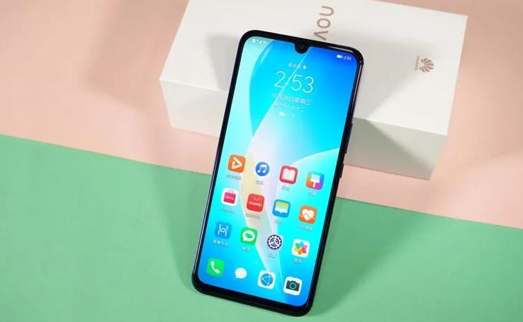 一新一老,华为老旗舰手机和新款中端机