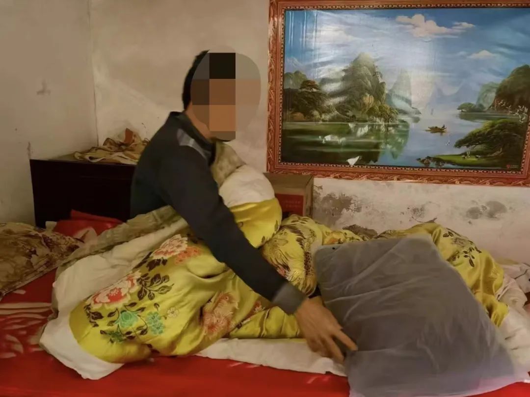 情系老人温暖晚年,情系贫困户冬日送温暖