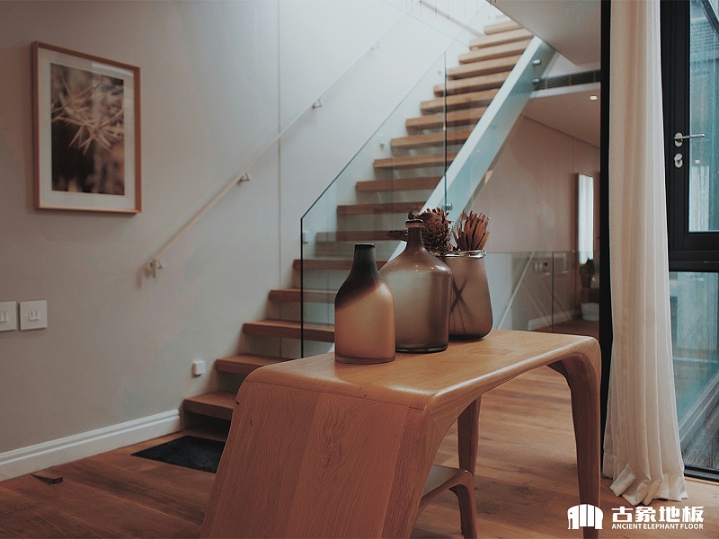 新三层实木地板值得买吗,新三层实木复合地板怎么样