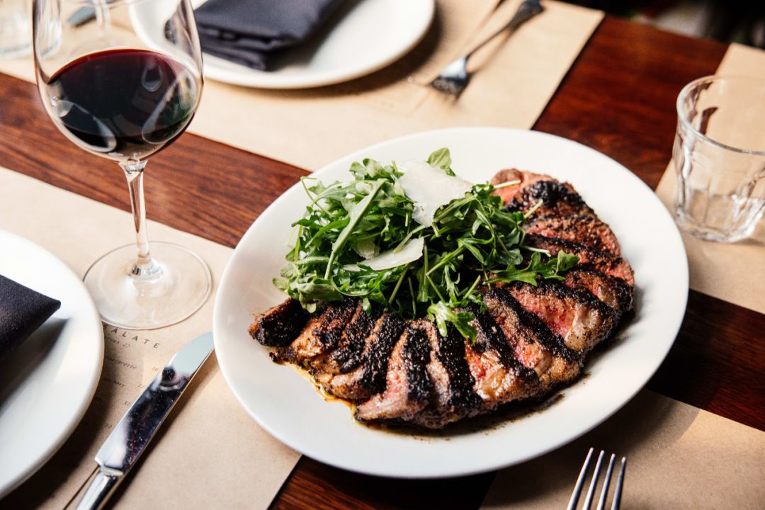 葡萄酒和牛肉怎么搭配,牛排配白葡萄酒还是红葡萄酒