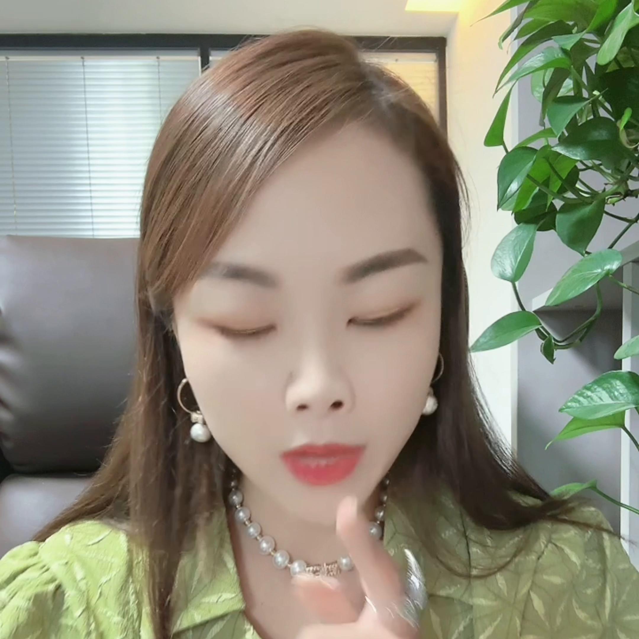 两块钱白凡士林可以涂脸不,什么样的凡士林涂抹身上好用