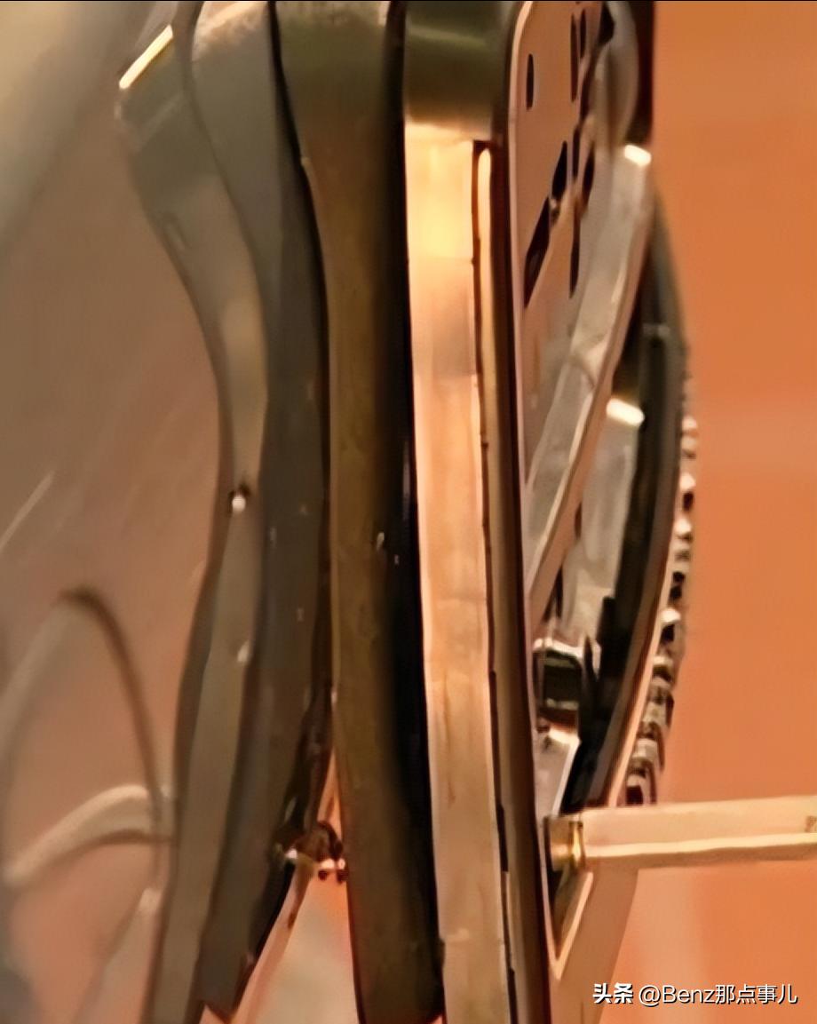 奔驰仪表显示park驻车制动器,奔驰驻车辅助系统亮p灯