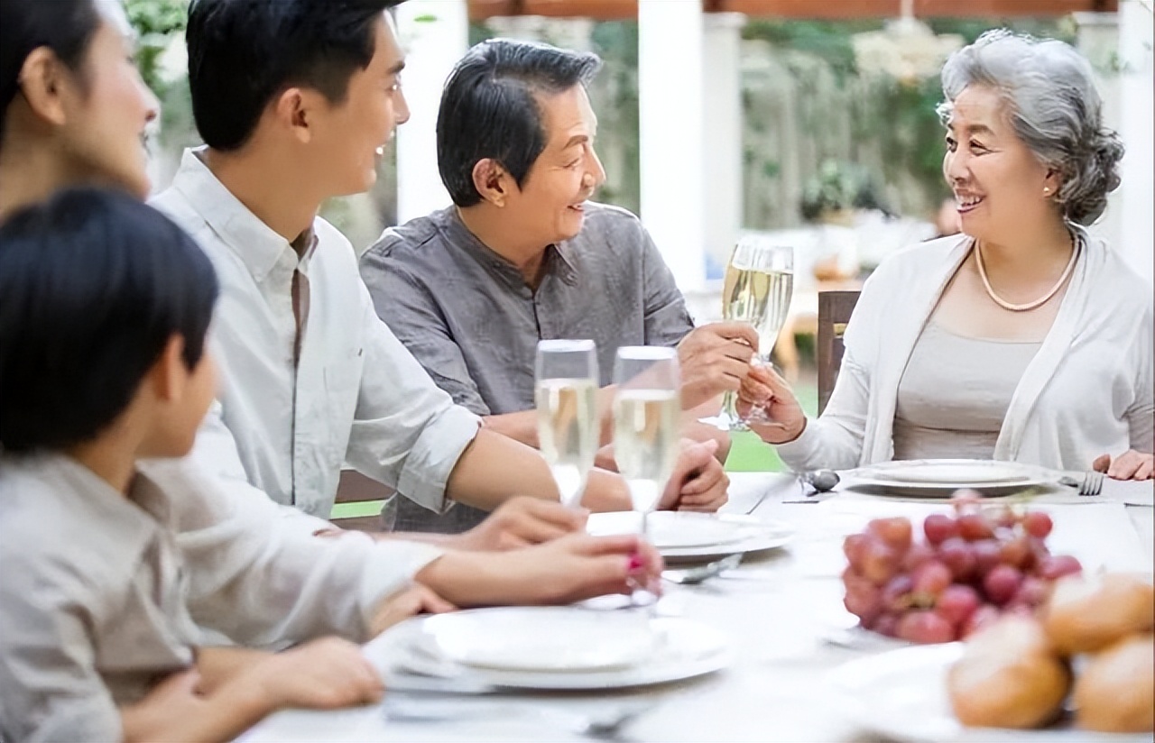 白手起家创业卖酒,如何靠卖酒赚到一个亿