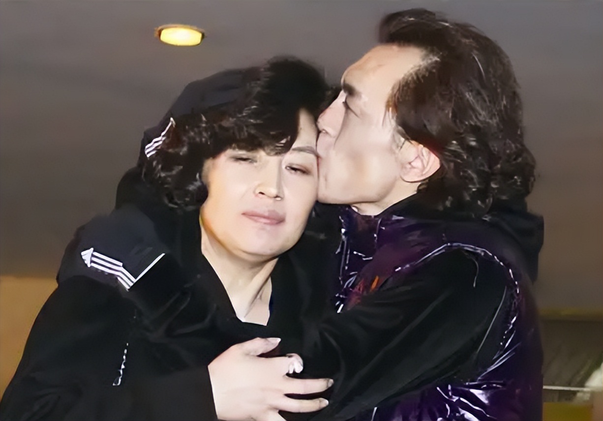 李咏离世4年，再看哈文的状况，才明白嫁给李咏是最好的选择