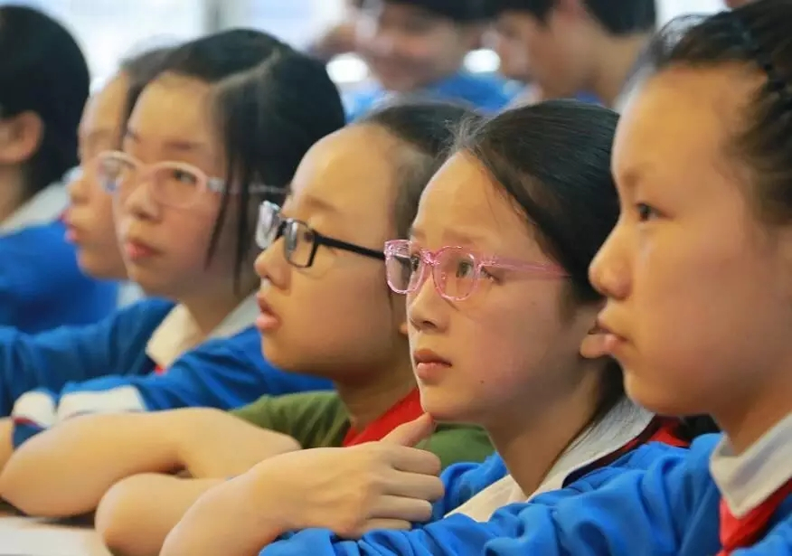 小学生家长：3000元的学习桌，1800元的台灯，拯救不了孩子近视眼