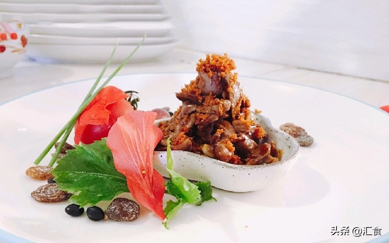 辣炒猪心、金丝沙拉茶菌牛柳、鲜核桃菌菇荔枝球