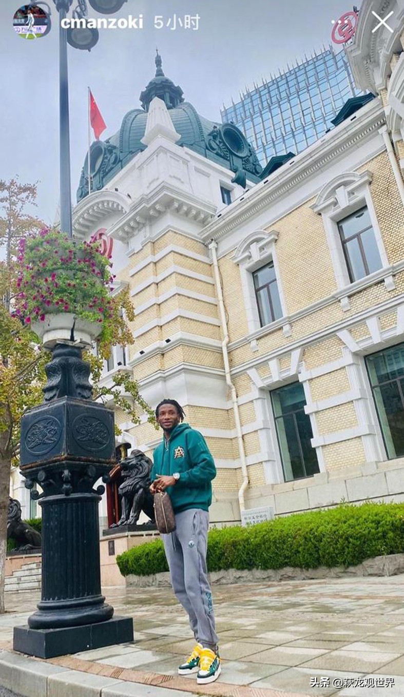 克雷桑胸口纹身,克雷桑费莱尼合照