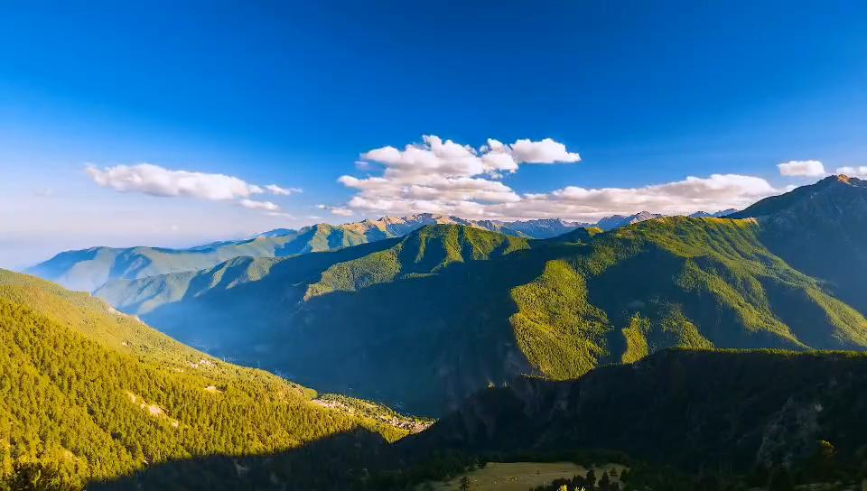 “一带一路”政策支持下,*疆新**胡杨线缆制造有限公司脱颖而出