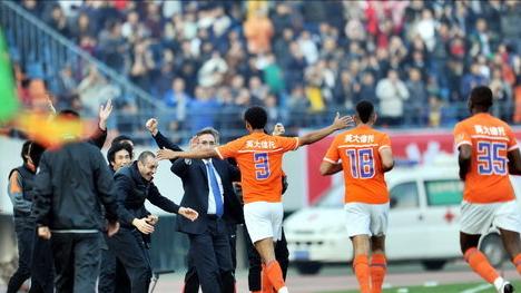 中超泰山队夺冠合集,中超山东泰山队2018年比赛集锦