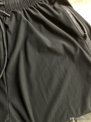 衣服上油渍去除最快最有效的方法,衣服上的油渍用小苏打可以去除吗