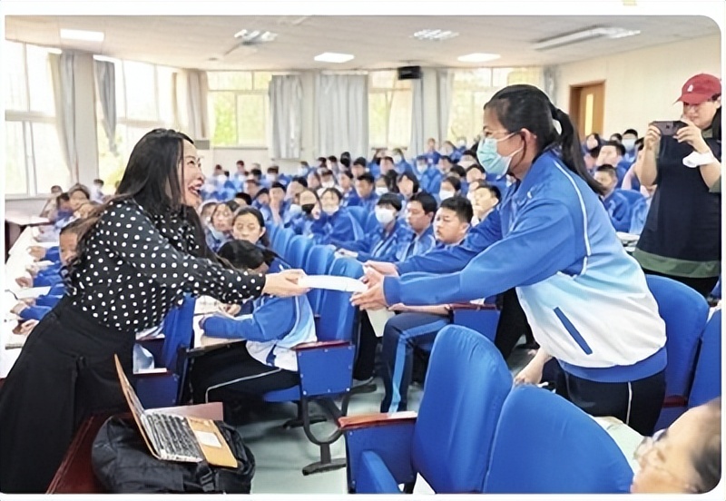 悦读｜用热爱书写“献给故乡的蓝”