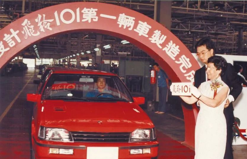 婆媳同命，不当贵妇成了强悍女掌门，扛起风华落尽的汽车王国