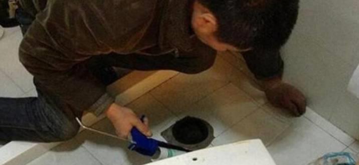 维修师傅被三百块钱难住了,师傅给业主维修出现大量损失