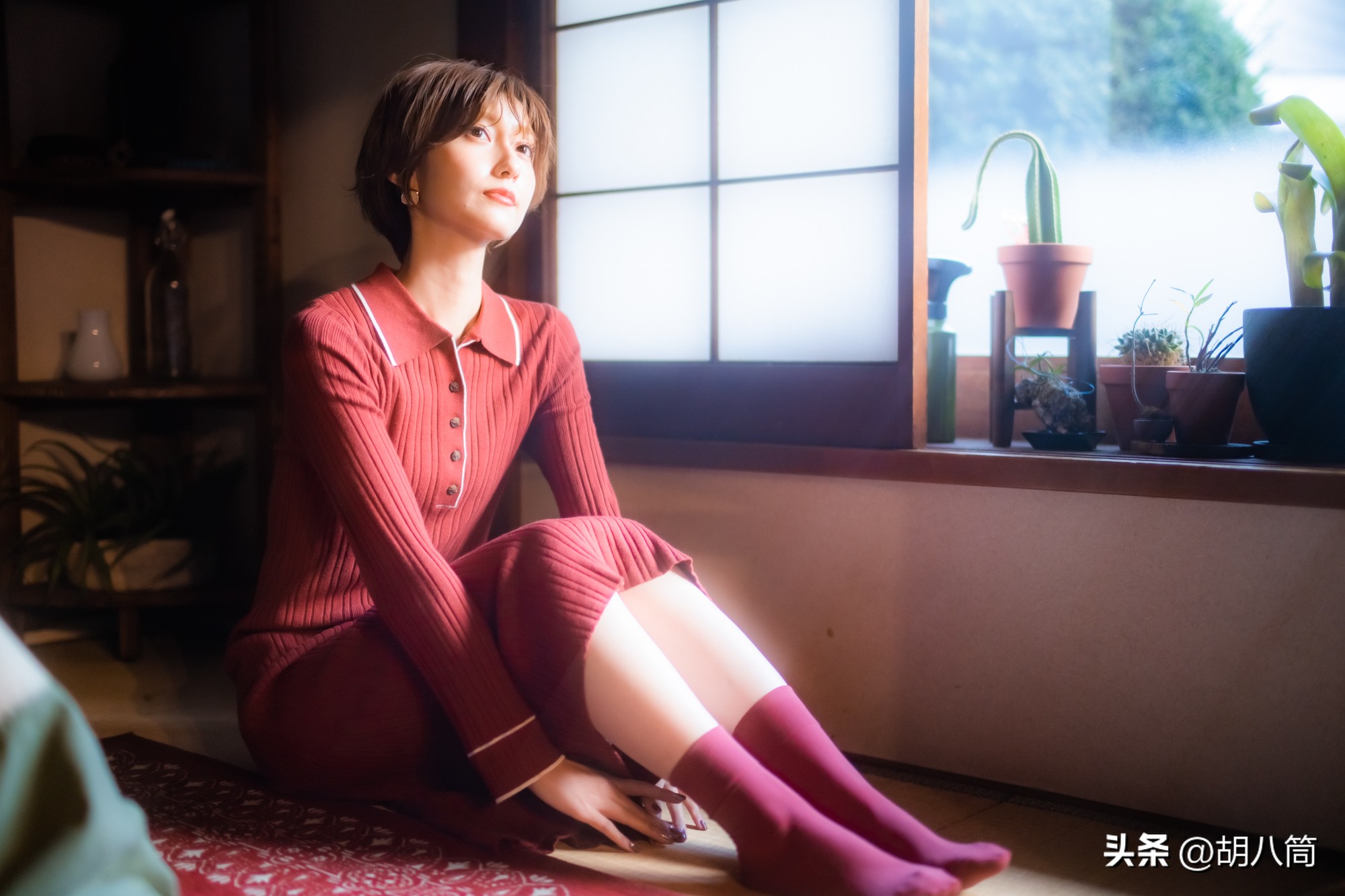 日本顶级模特写真集，堪称红衣战神，美不胜收，第一张我就沦陷了