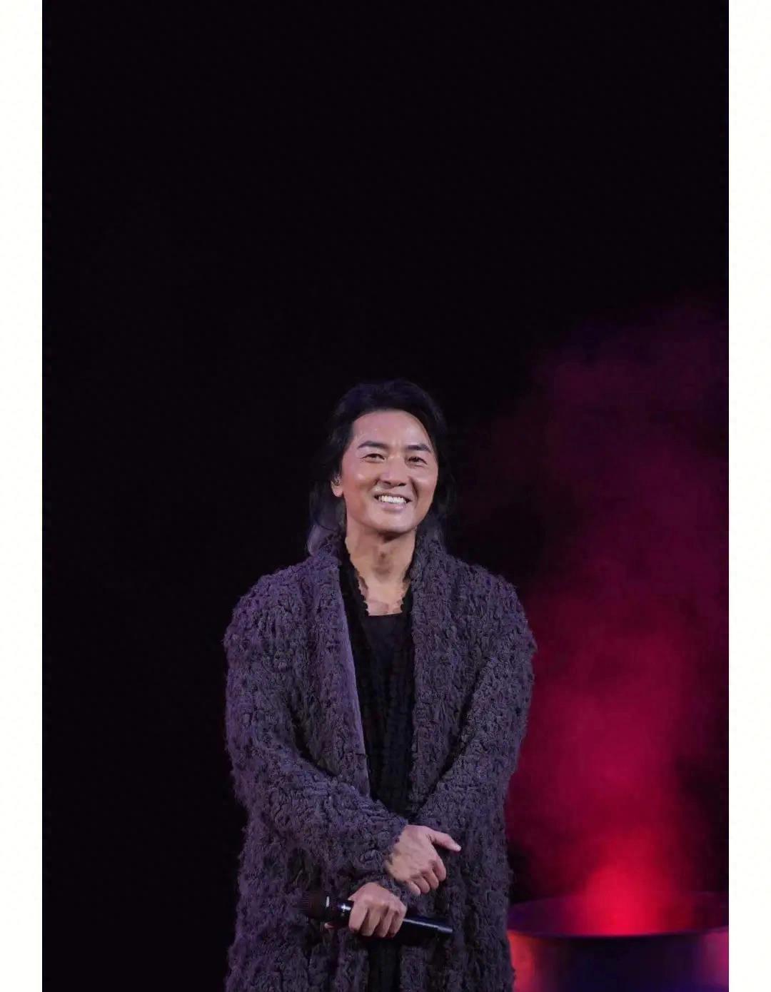 郑伊健演唱会蒙嘉慧讲日语,郑伊健演唱会上的蒙嘉慧