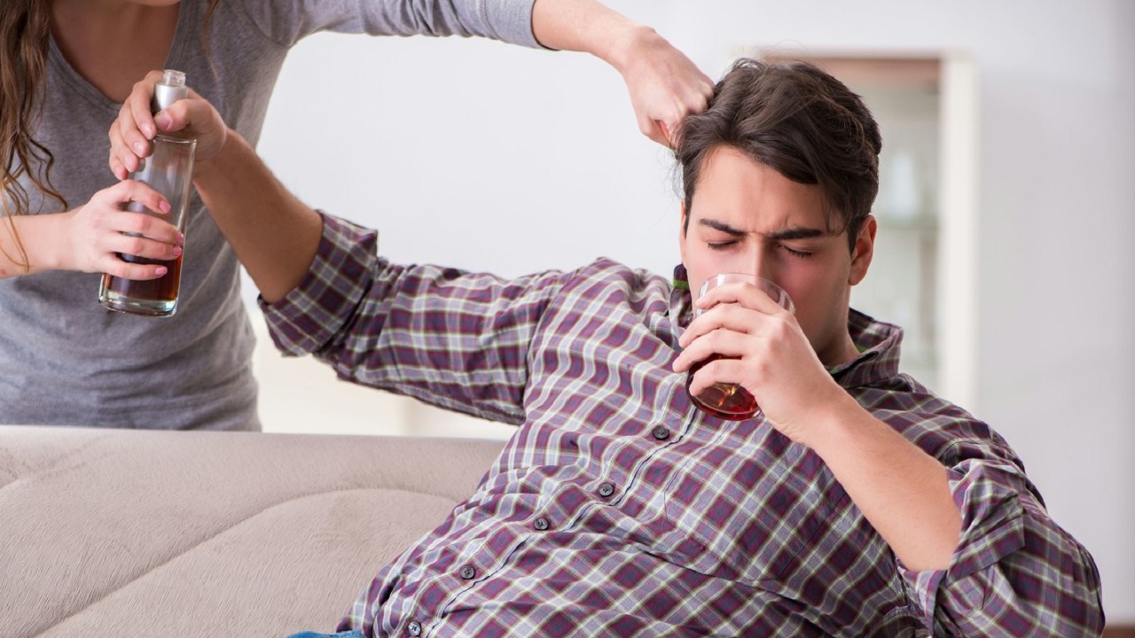 医生提醒：男性不想被前列腺炎“盯”上，这4件事别漏做