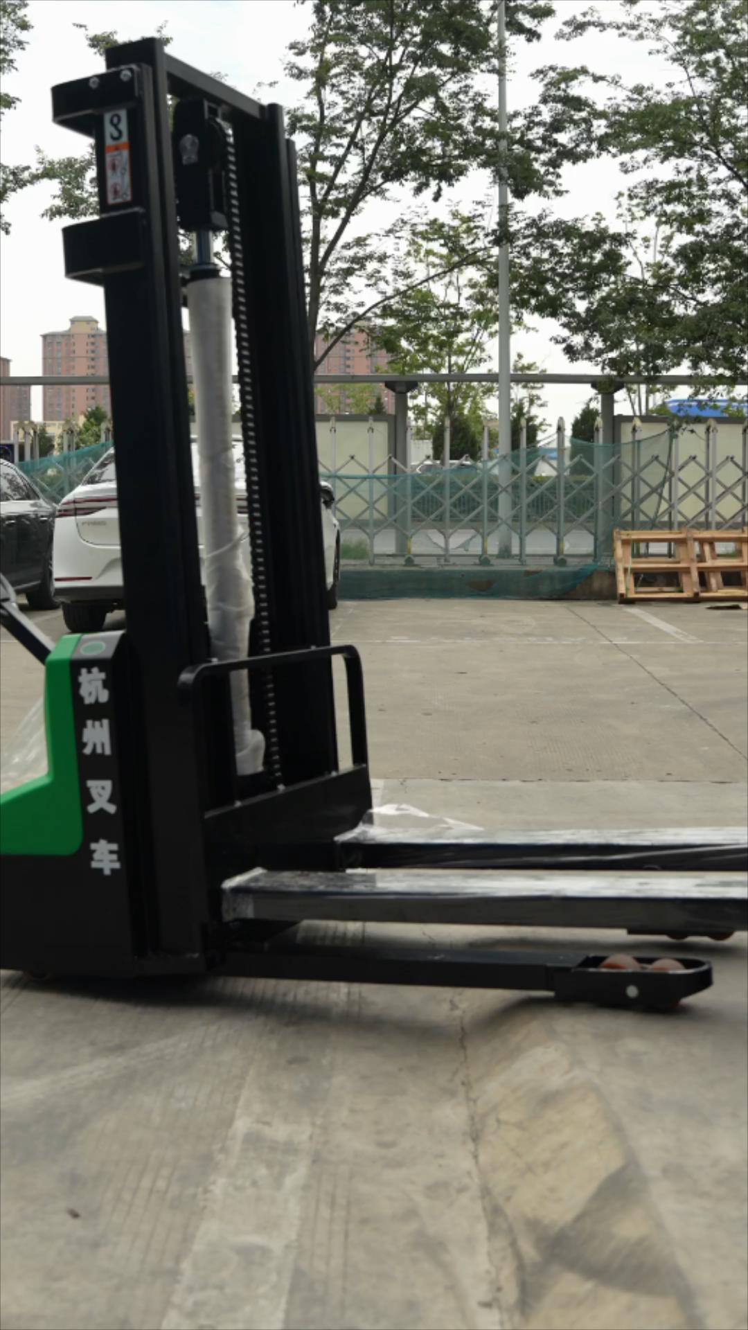 购买堆高车必须了解这几点-通过性-门架高度-合肥浙杭叉车