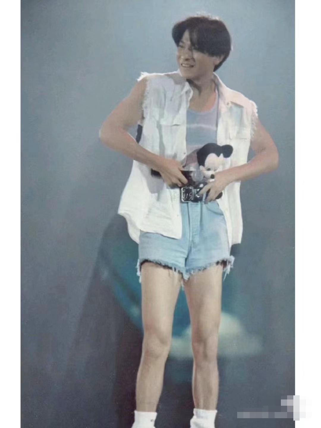 男生裤子越短越gay?刘德华、成龙穿齐X热辣小短裤下场打脸