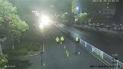 白色轿车违法超车肇事逃逸,违规掉头肇事逃逸