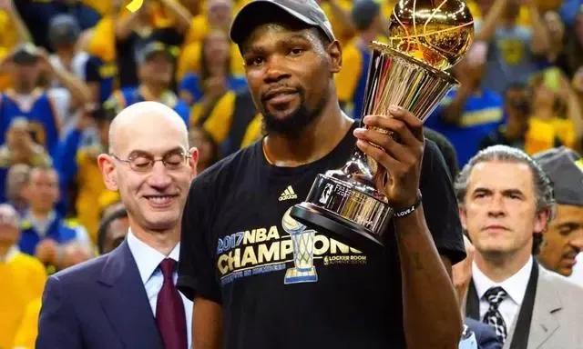 盘点nba反目成仇的球星,nba各球队为争夺詹姆斯摆烂